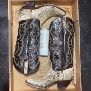 J Chisholm size 6M women’s cowboy boots in box